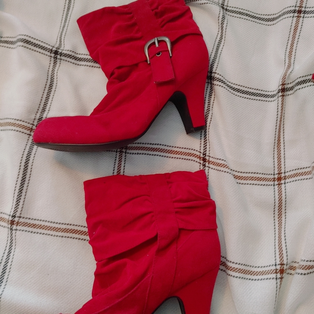 Qupid Sz 8.5 heeled booties